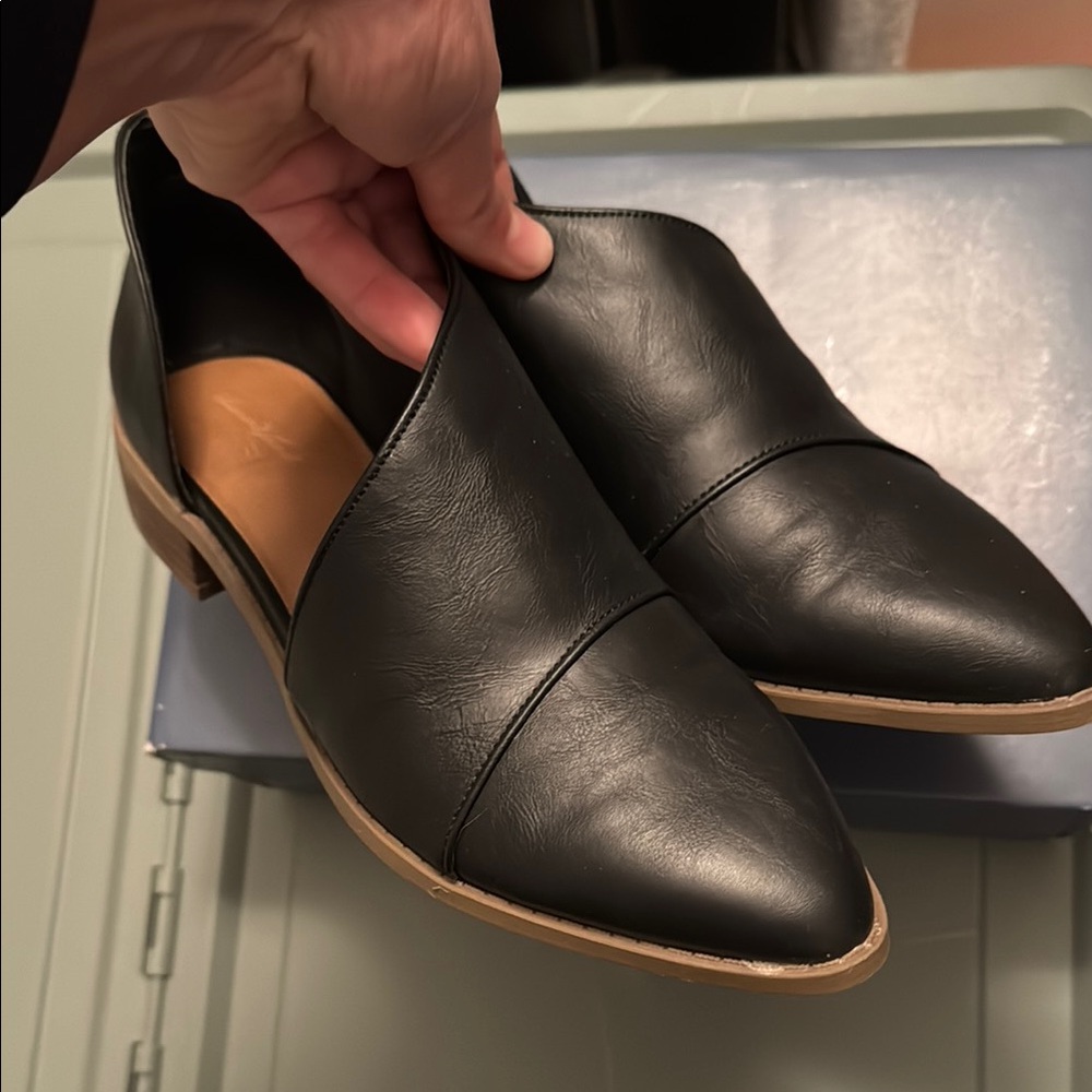 Universal Thread Black Flats